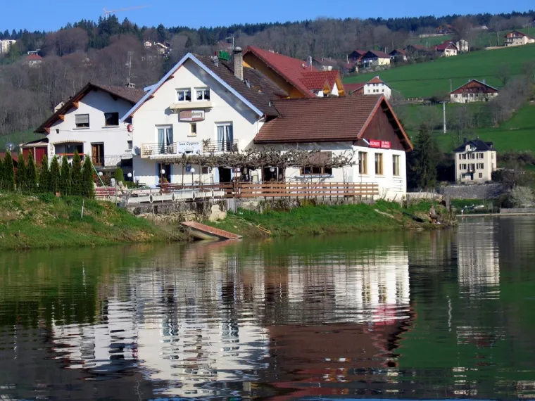 Terrasse ouverte Restaurant les Cygnes Villers le lac, Villers-le-Lac, Hôtel-Restaurant Les Cygnes