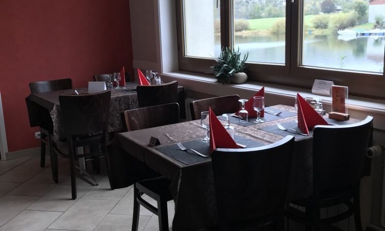 Salle de restaurant de votre hôtel-restaurant Villers-le-Lac